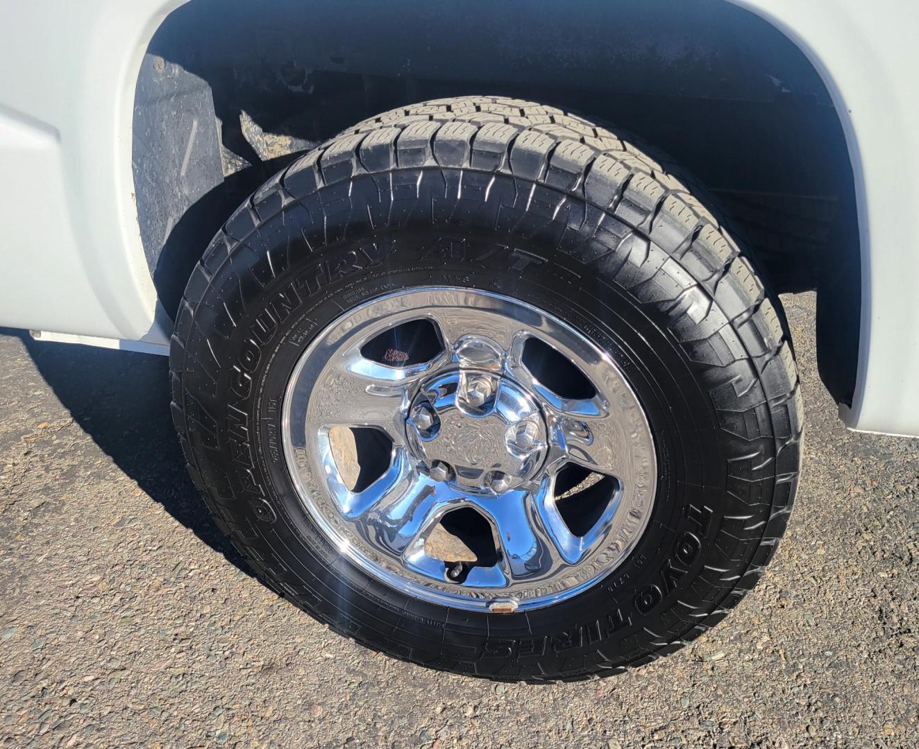 2005 White /Gray Dodge Dakota ST (1D7HW28N55S) with an 4.7L V8 engine, Automatic with Overdrive transmission, located at 450 N Russell, Missoula, MT, 59801, (406) 543-6600, 46.874496, -114.017433 - Great Running little Truck. 4.7L V8. Automatic Transmission. Air Conditioning. AM FM CD. Nice Toyo Open country Tires. Clean Carfax. - Photo#8